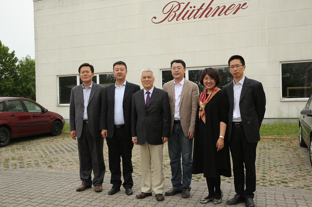 國家工信部、國家標(biāo)準(zhǔn)化委員會(huì)、德國經(jīng)濟(jì)和能源部在德國萊比錫召開了《中德智能制造/工業(yè)4.0標(biāo)準(zhǔn)化工作組會(huì)議》。會(huì)議期間，一行人參觀了位于德國萊比錫的德國國寶博蘭斯勒鋼琴廠